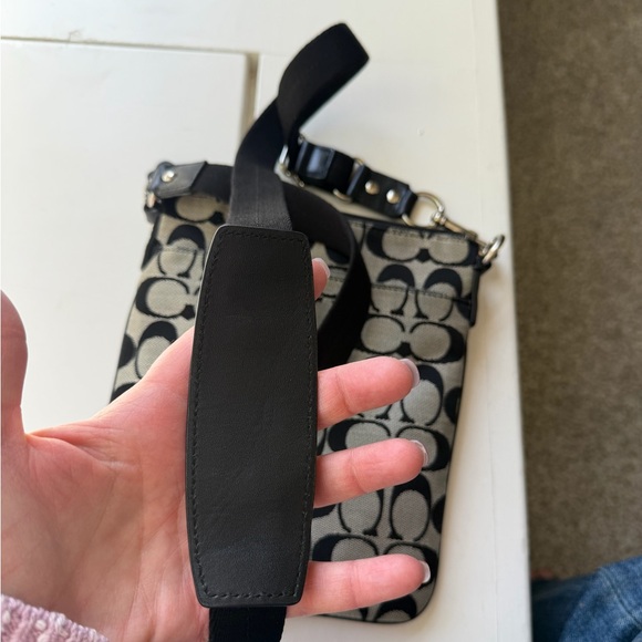 Gorgeous COACH Black & Gray Signature Crossbody. Very clean EUC - Picture 12 of 13